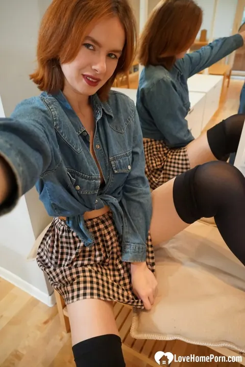 Skinny Redhead in Shorts Pulls Them Down for Nude Selfies – photo 12 of 20