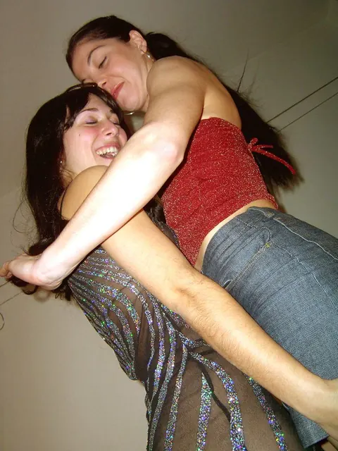 Brunette Lesbians Kiss and Use a Strap-On on the Sofa – photo 3 of 18
