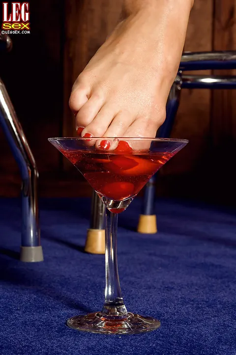 Krista Kaslo: Busty Tattooed MILF Spreads and Oils Her Feet at the Bar – photo 12 of 16