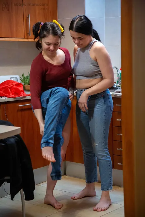 Black-Haired Woman in Jeans and Lingerie Shows Her Hairy Bush – photo 16 of 21
