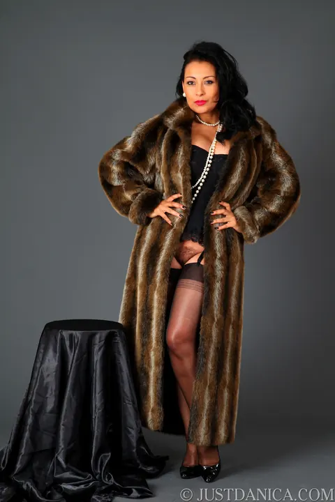 Danica Collins: Ebony MILF Drops Fur Coat to Flaunt Her Big Tits in Lingerie – photo 4 of 21