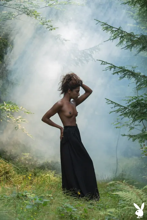 Nirmala Fernandes: Ebony Woman Strips Naked in the Forest – photo 7 of 20
