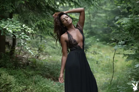 Nirmala Fernandes: Ebony Woman Strips Naked in the Forest – photo 1 of 20