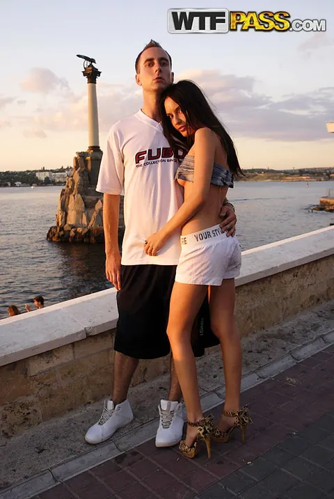 Brunette PAWG Flashes Her Underboobs at the Waterfront – photo 14 of 16
