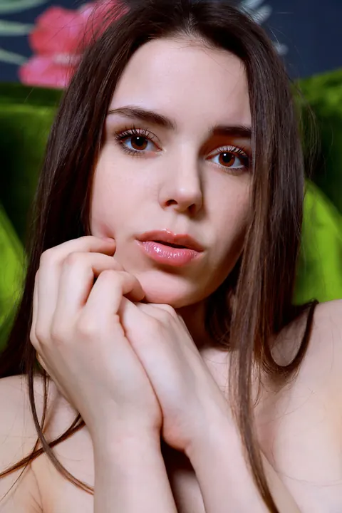 Eva Amari: Tall Russian Brunette Strips Nude and Spreads Her Pussy Wide – photo 17 of 21