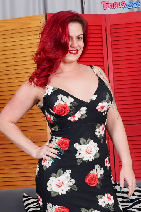 Redhead Trans Woman Undresses, Poses Nude and Arches Her Back – photo 2 of 16