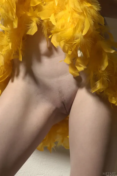 Blonde Woman Undresses and Poses Nude Front to Back – photo 9 of 21