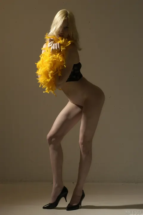 Blonde Woman Undresses and Poses Nude Front to Back – photo 2 of 21