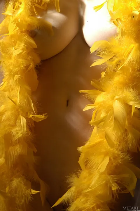 Blonde Woman Undresses and Poses Nude Front to Back – photo 21 of 21