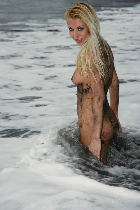 Lea Tyron: Skinny Blonde Poses Nude and Spreads on Sandy Beach – photo 15 of 21