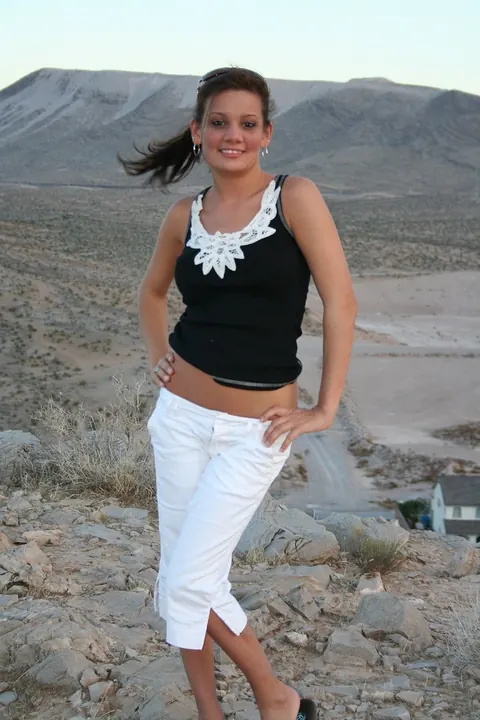 Kate Crush: Busty Brunette Strips Out of Her Jeans and Spreads Outdoors – photo 4 of 21