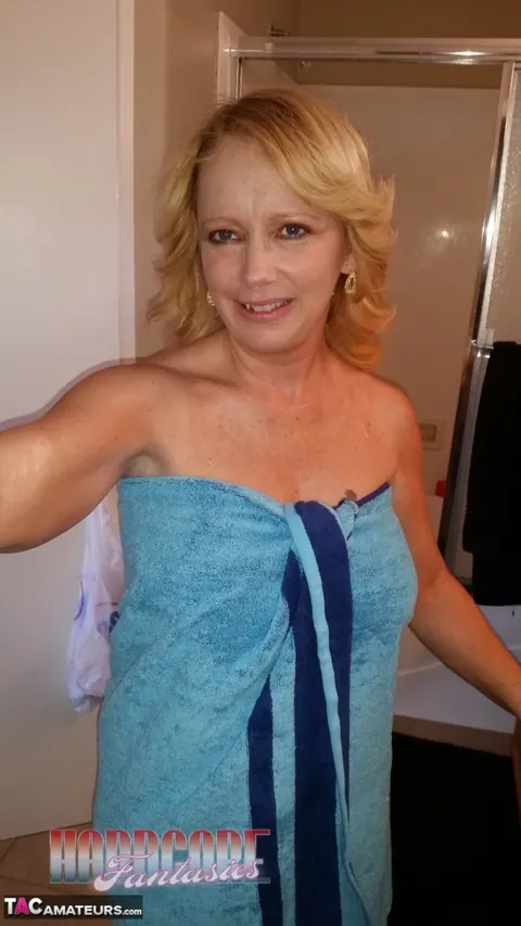 Brandie Sweet: Thick Mature Blonde Fingers and Uses a Dildo in the Bathroom – photo 2 of 20