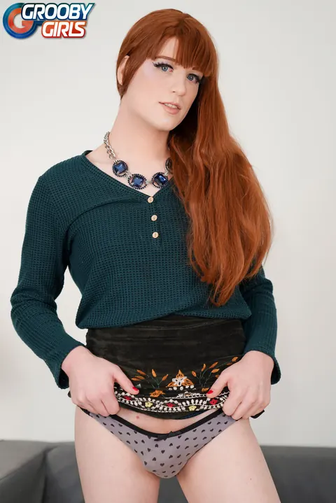Thick Redheaded Trans Woman Strips and Bares Her Big Ass – photo 4 of 16
