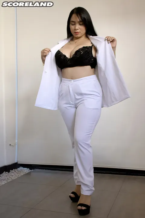 Kim Velez: Brunette Latina Shows Her Big Tits and Thick Ass in a Thong – photo 2 of 16
