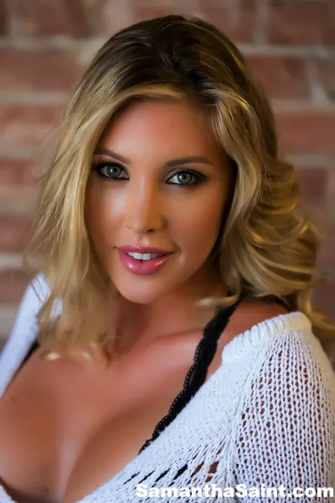 Samantha Saint: Thick Blonde MILF Shows Off Her Big Ass in Lingerie and Heels – photo 3 of 15