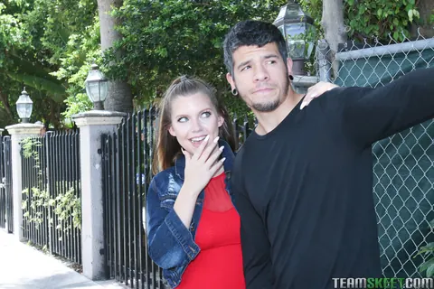 Willow Winters: Blonde Gives a Handjob Then Rides Her Man Outdoors by the Car – photo 8 of 20