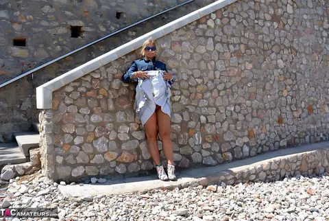 Nudechrissy: Curvy Blonde MILF with Big Tits Walks Nude on the Beach – photo 17 of 20