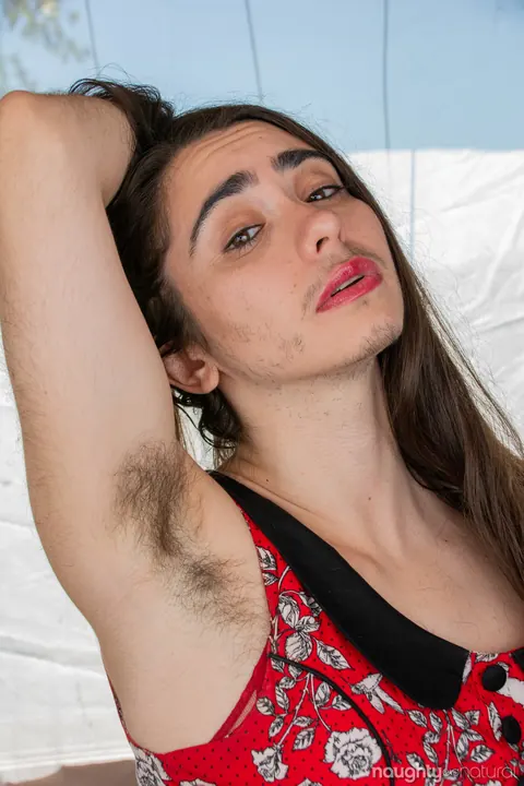 Kisa Fae: Thick Brunette Displays Her Hairy Bush in Stockings and Heels – photo 2 of 21