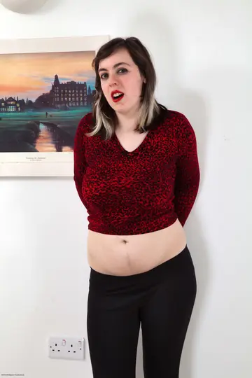 Samantha Jane – Petite British Brunette Spreads Her Hairy Pussy Wide