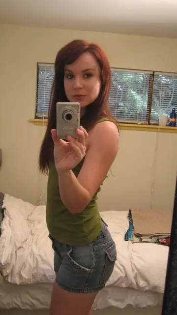 Amateur Couple Has Sex and Kisses in Front of a Mirror