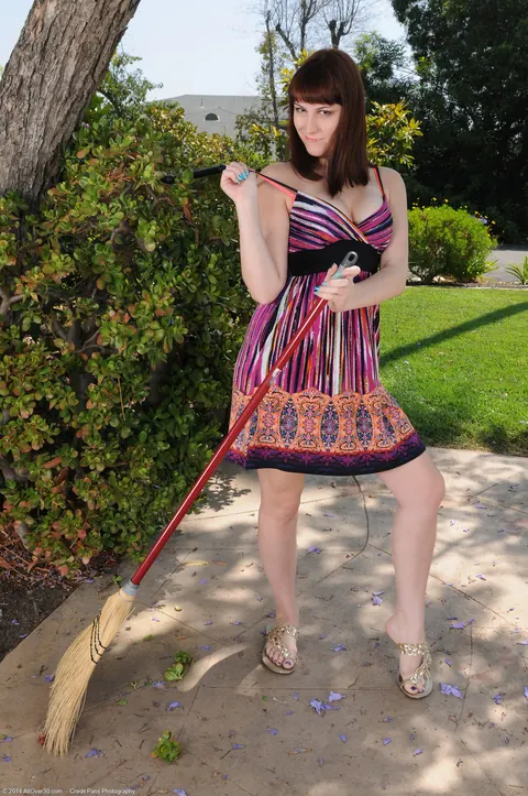 Addie Juniper: Thick Brunette MILF Pulls Panties Down and Spreads Outdoors – photo 5 of 21