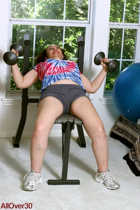 Katrina Sobar: Chubby Brunette MILF with Big Tits Poses Nude at the Gym – photo 2 of 21