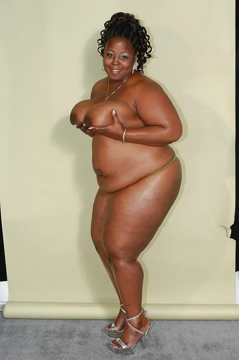 Sabrina Love: Ebony BBW in Heels Reveals Her Big Tits and Curves – photo 11 of 16