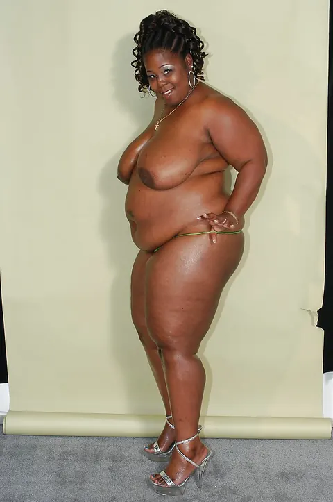 Sabrina Love: Ebony BBW in Heels Reveals Her Big Tits and Curves – photo 13 of 16