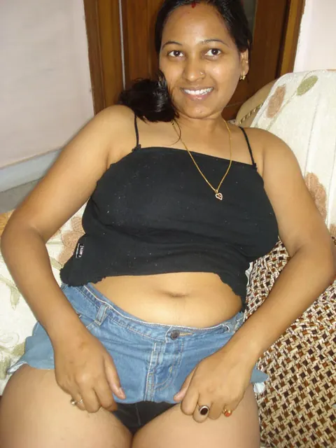 Indian BBW Frees Her Big Tits and Shows Panties – photo 8 of 10