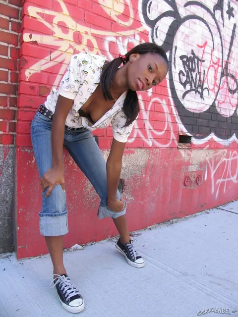 Ebony Woman Strips in a Back Alley Outdoors – photo 2 of 16