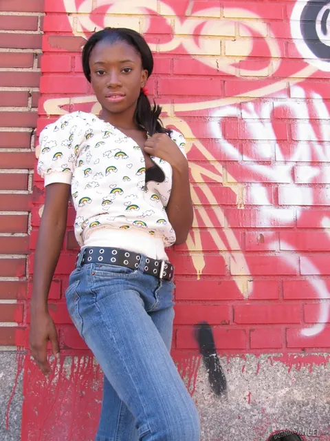 Ebony Woman Strips in a Back Alley Outdoors – photo 1 of 16
