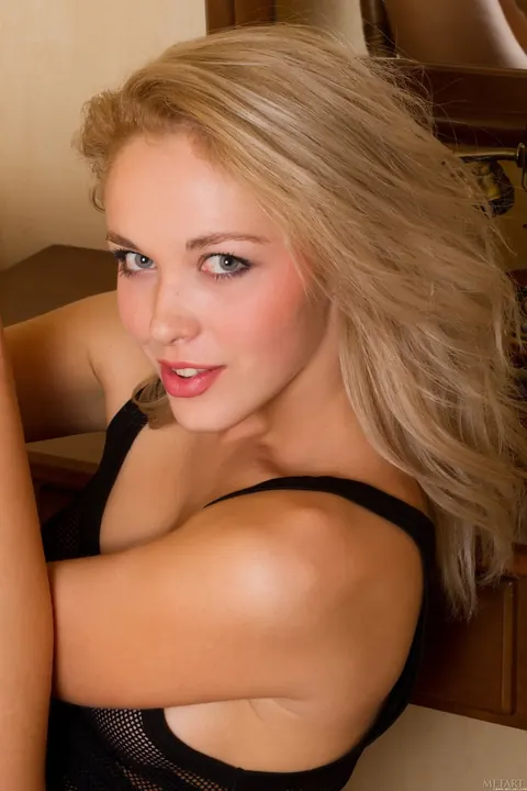 Alissa White: Ukrainian Blonde PAWG Strips Off Her Sheer Top in the Mirror – photo 2 of 21