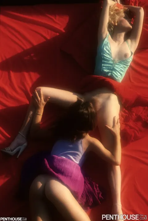 Brinke Stevens: Brunette PAWG Lesbians Lick and Finger in Panties – photo 6 of 16