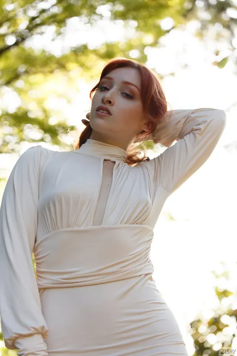 Lady Noire: Redhead in a Dress Lifts Hem and Flashes Her Pussy – photo 6 of 13