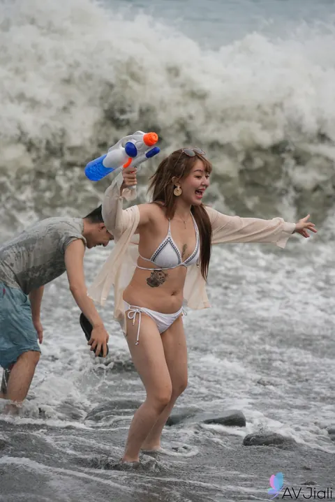 Chinese Babe Gets Fucked After Beach Day in Her Bikini – photo 2 of 21