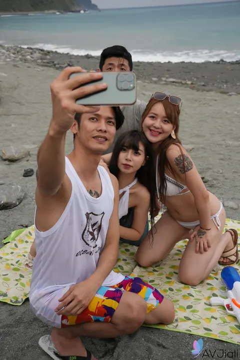 Chinese Babe Gets Fucked After Beach Day in Her Bikini – photo 8 of 21