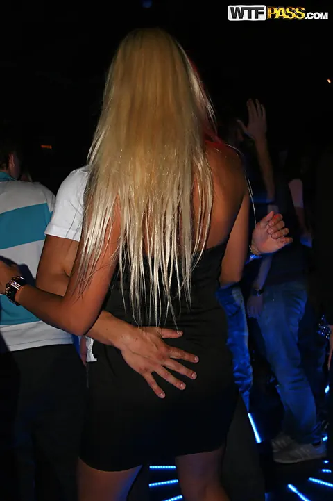 Blonde Strips Out of Her Skirt and Heels at a Party – photo 9 of 16