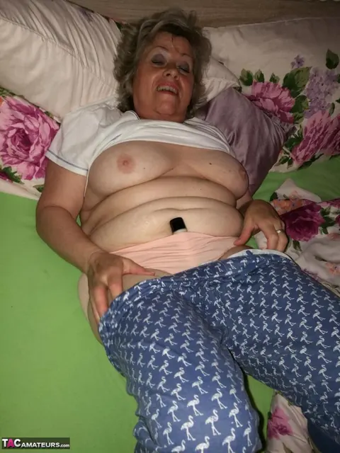 Thick European MILF Spreads Her Hairy Pussy – photo 10 of 20