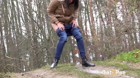 Brunette Unbuttons Her Jeans and Pees on a Country Lane – photo 13 of 15
