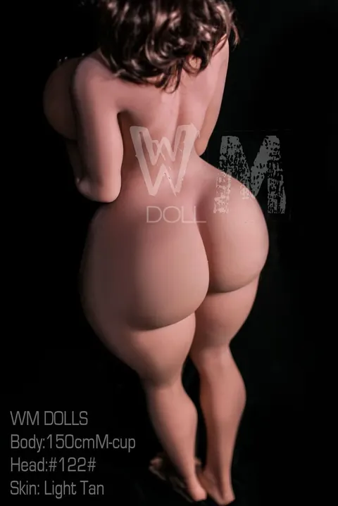 Thick Woman Turns to Flaunt Her Ass and Breasts – photo 7 of 11