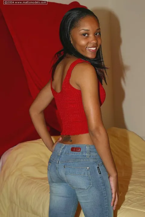 Ebony Babe Strips Out of Her Lingerie and Jeans – photo 5 of 16