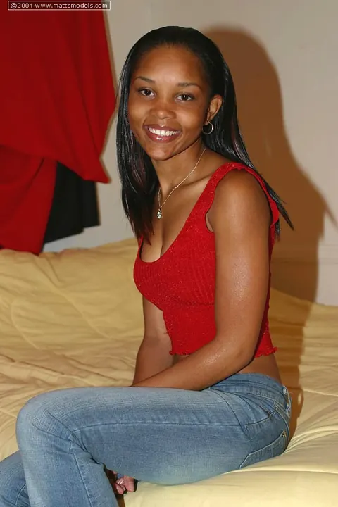 Ebony Babe Strips Out of Her Lingerie and Jeans – photo 6 of 16