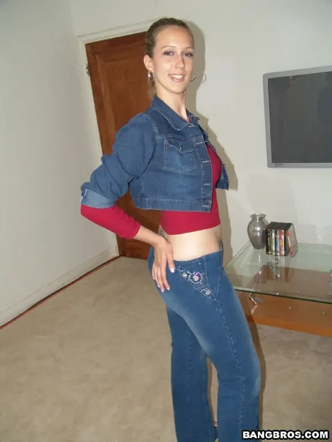 Thick Babe in Jeans and Lingerie Gives a Handjob Until He Cums – photo 2 of 20