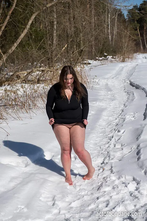 BBW Brunette Frees Herself from Restraints in the Snow – photo 9 of 16