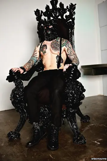 Kerry Louise – Thick Brunette MILF in Latex Gets Fucked Doggy Style After a Blowjob