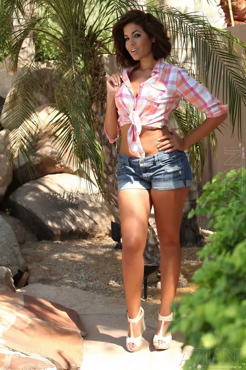Isis Taylor: Latina Brunette Strips Out of Her Shorts and Panties Outdoors – photo 2 of 20
