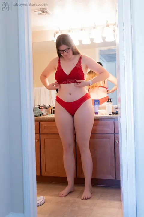 Australian BBW Changes Lingerie in the Bathroom – photo 6 of 20