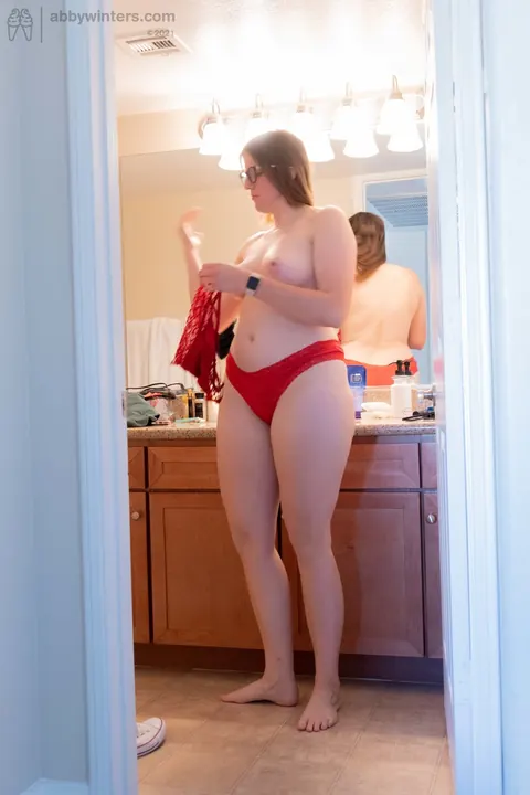 Australian BBW Changes Lingerie in the Bathroom – photo 3 of 20