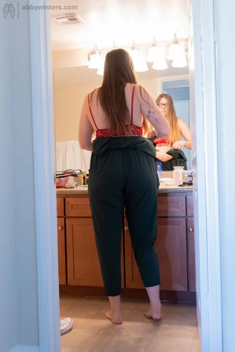 Australian BBW Changes Lingerie in the Bathroom – photo 11 of 20