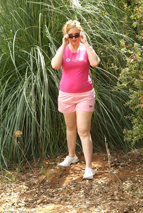 BBW MILF Strips Outdoors and Flashes Her Big Tits – photo 2 of 20
